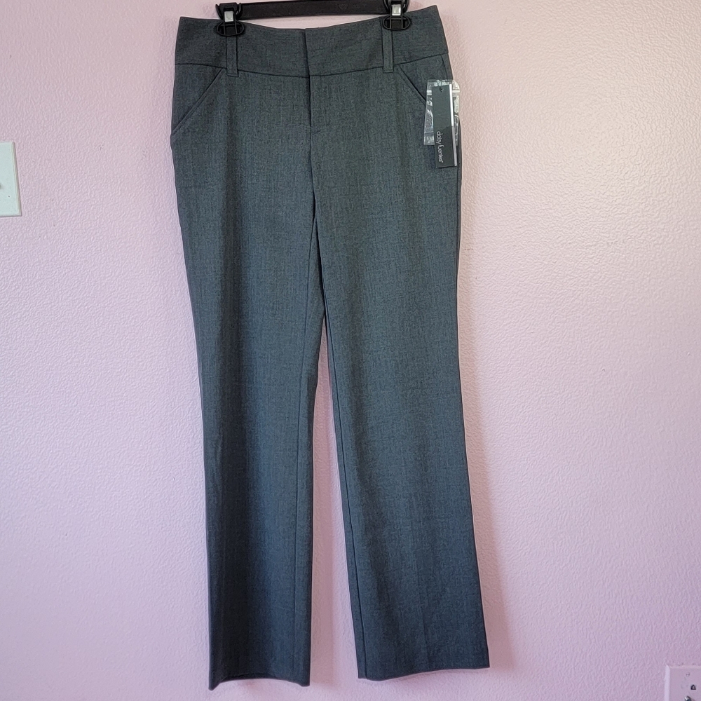 Daisy Fuentes  Straight Leg Mid Rise  Grey  Dress Pants/ 6.
